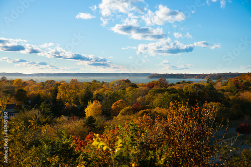 Fototapeta Naklejka Na Ścianę i Meble -  Autumn foliage in Northport, NY overlooking the Northport Bay.