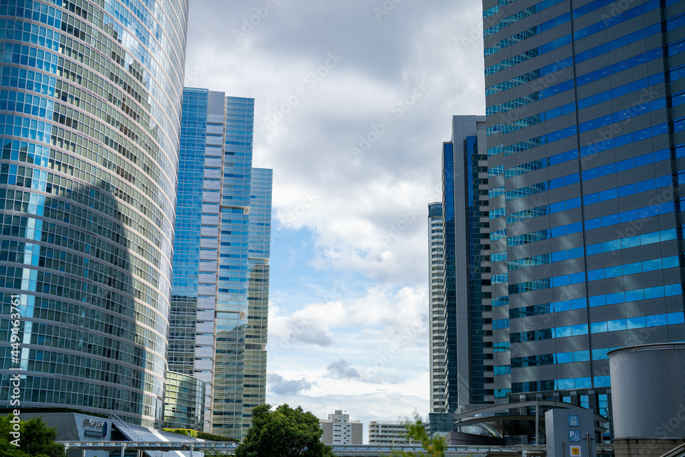 Obraz premium 東京都港区の品川駅周辺の風景 Scenery around Shinagawa Station in Minato Ward, Tokyo