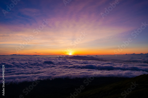 山梨県、静岡県にある富士山を登山する風景 A view of climbing Mt. Fuji in Yamanashi and Shizuoka Prefectures. © Hello UG