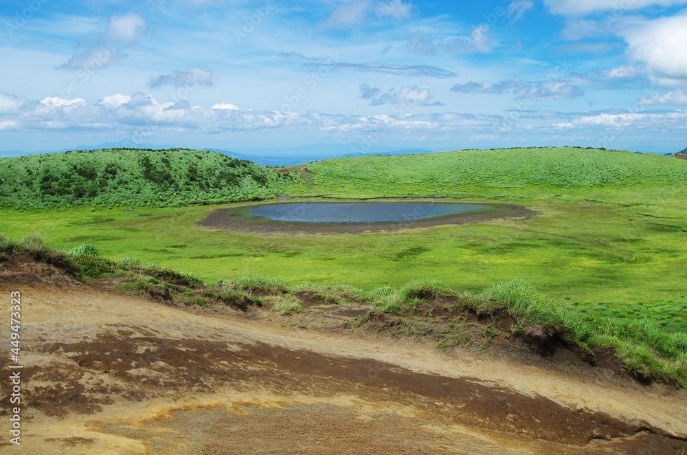 草千里ヶ浜と池