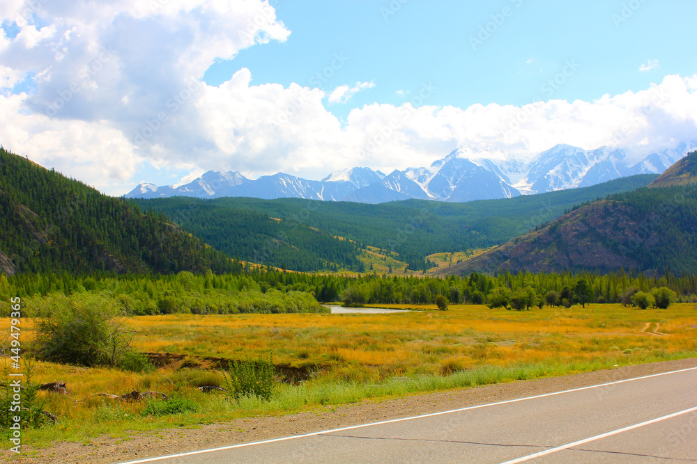 Fototapeta premium mountain view with highway in foreground