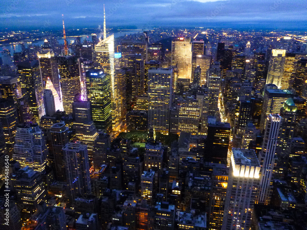 アメリカ ニューヨークにて展望台から眺める超高層ビル群の摩天楼マンハッタン夜景 Stock Photo Adobe Stock