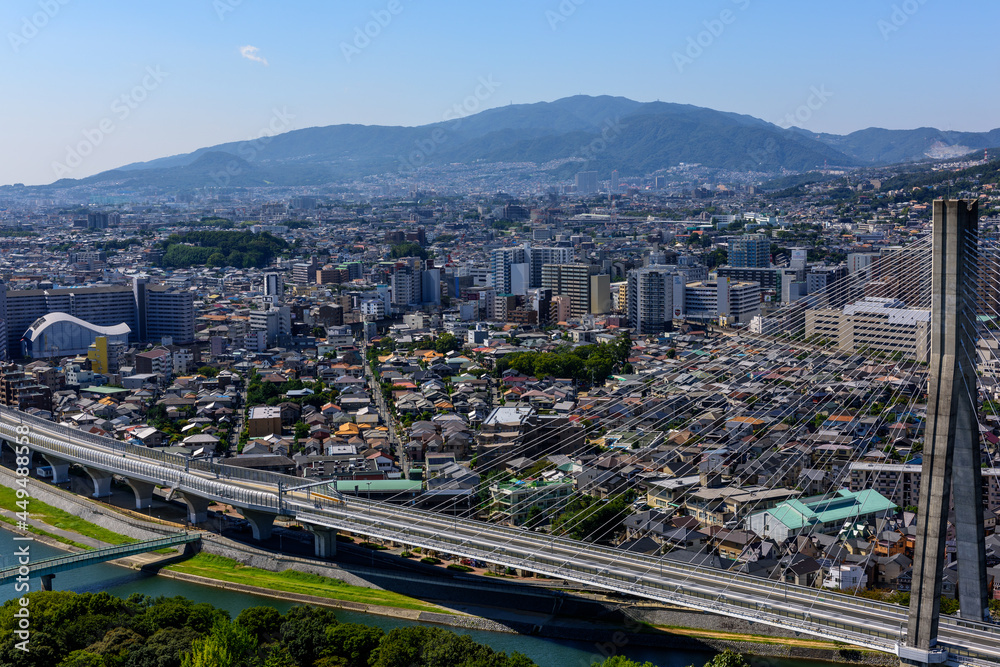展望台から望む川西、宝塚市の市街地