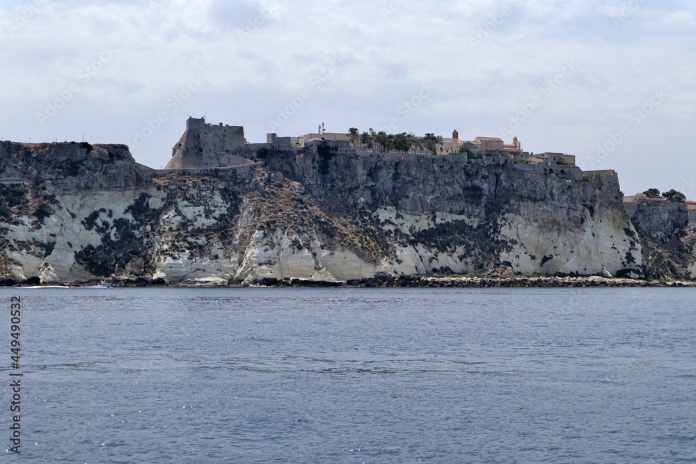 Isole Tremiti - Castello dell'Isola di San Nicola dalla barca