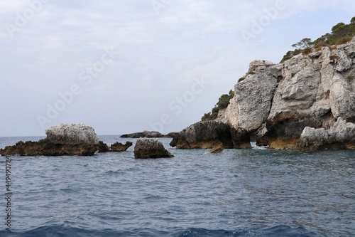 Isole Tremiti - Scoglio della tartaruga di fronte allo Scoglio dell'Elefante