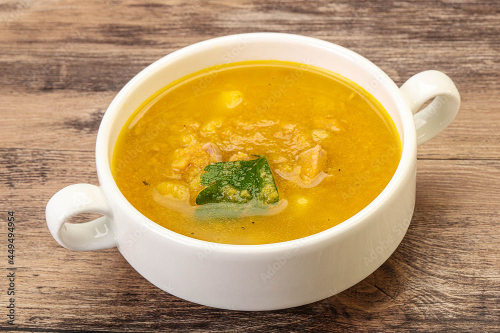 Pea soup with smoked meat