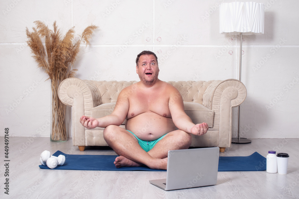 Ταπετσαρία Sports and healthy lifestyle. Funny fat man goes in for sports.