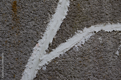 Canvastavla Concrete wall with crack repaired with white concrete patching putty