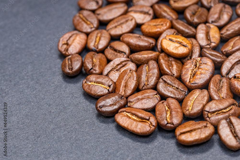 Obraz premium Coffee beans with uniform color