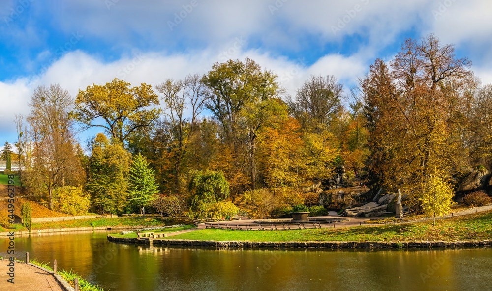 Obraz premium Big pond in the Sofiyivsky arboretum. Uman, Ukraine