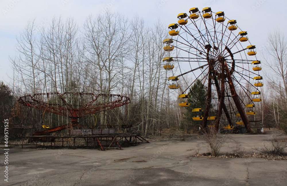 The Ferris wheel is in the priply. The Ferris wheel is in the priply.