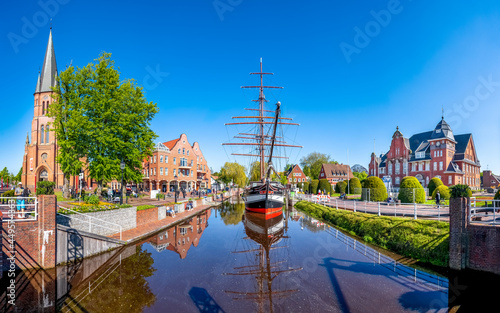 Segelschiff Friederike von Papenburg, Sankt Antonius Kirche und Rathaus, Papenburg, Niedersachsen, Deutschland  photo