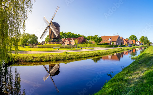 Älteste Bockwindmühle im Emsland, Papenburg, Niedersachsen, Deutschland 