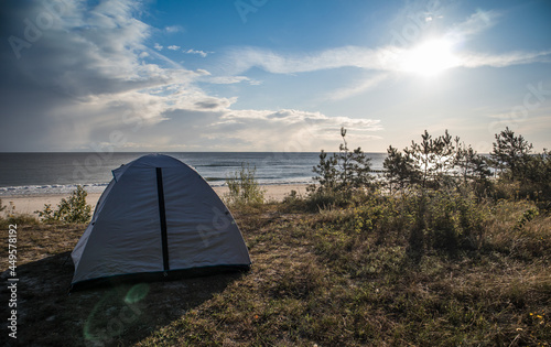 Rozbity namiot na tle morza
Polska Hel lato 2021

