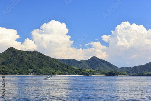 真夏の瀬戸内海の風景 広島県三原市筆影山・竜王山