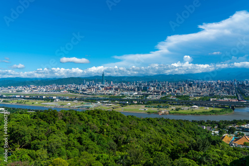 台湾の観光名所を巡っている風景 Scenes from a tour of Taiwan's tourist attractions.