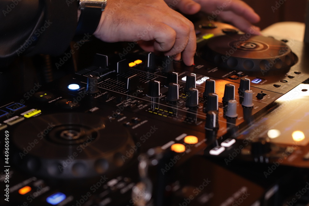 Obraz premium PICKUP Equipamento básico de um DJ