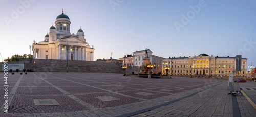Quadro em tela A view from the senate square in downtown Helsinki