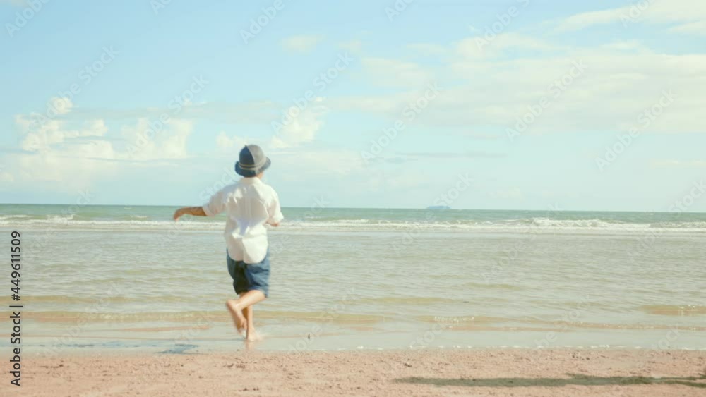 Asian boys and girl play in the sea on a Sunny day. Asian boys and girl play in the sea on a Sunny day.