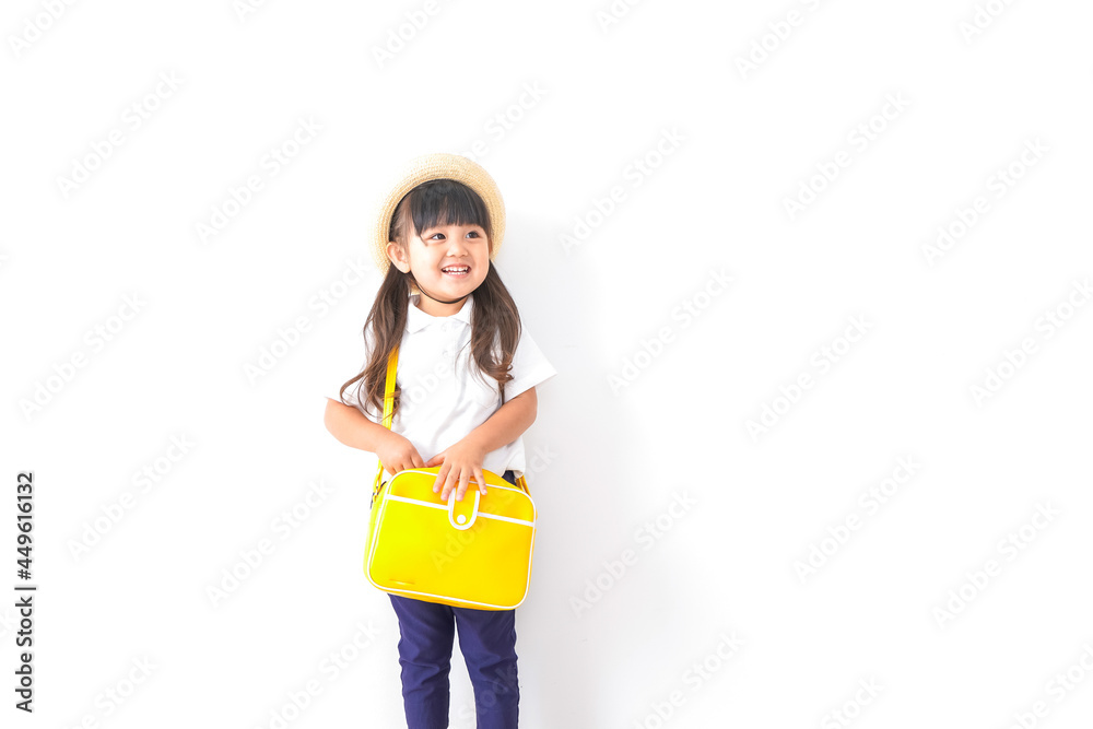 幼稚園に行く女の子 幼稚園に行く女の子