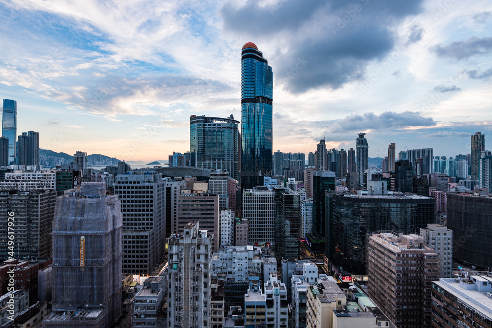 Obraz premium Central area of Hong Kong cityscape at dusk.