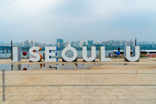 Valokuva 韓国のソウルの観光名所を旅行している風景 A scene from a trip to a tourist attraction in Seoul, South Korea