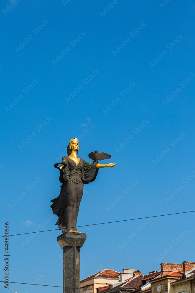 ブルガリア　ソフィア　Saint Sofia Monument