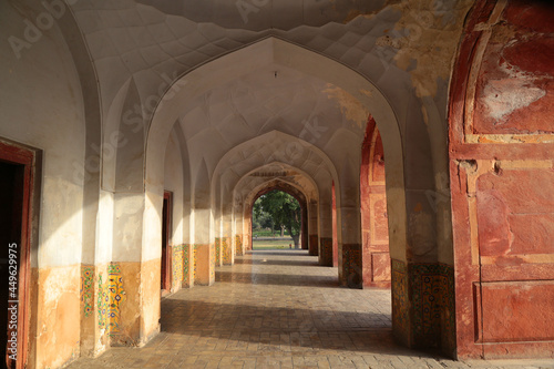 jahangir tomb lahore pakistan mughal emperor