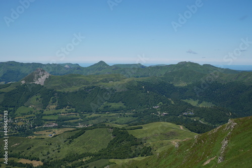 panorama sur le Puy Griou et le Puy Mary depuis le Plomb du Cantal  Auvergne