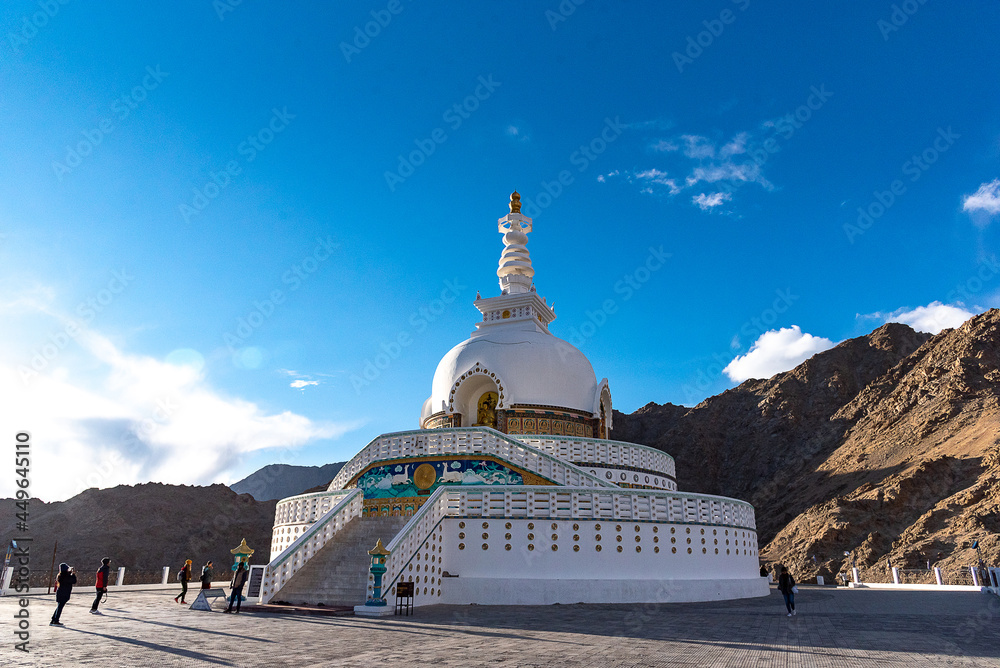 Leh city is a town in the Leh district of the Indian state of Jammu and Kashmir. It was the capital of the Himalayan kingdom of Ladakh.	
