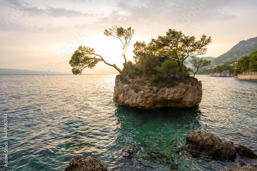 Obraz na płótnie Brela stone - symbol of Brela during summer sunset in Makarska riviera, Dalmatia, Croatia w salonie
