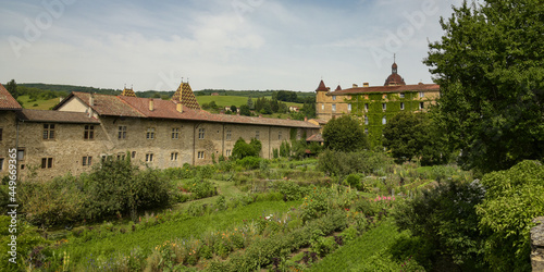 Fotografia view on saint antoine l'abbaye in vercors