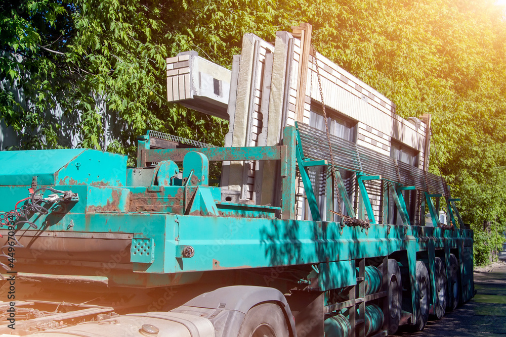 Freight vehicle transportation of reinforced concrete precast wall panels for house construction Freight vehicle transportation of reinforced concrete precast wall panels for house construction