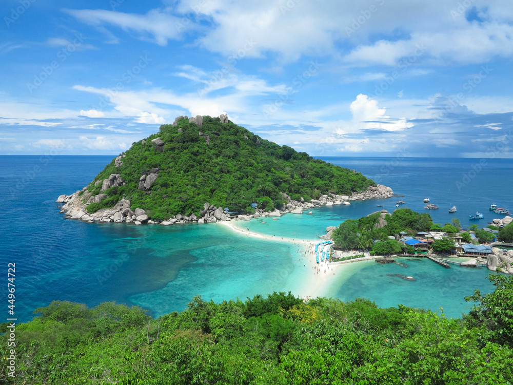 Fototapeta premium Tropical island with ocean