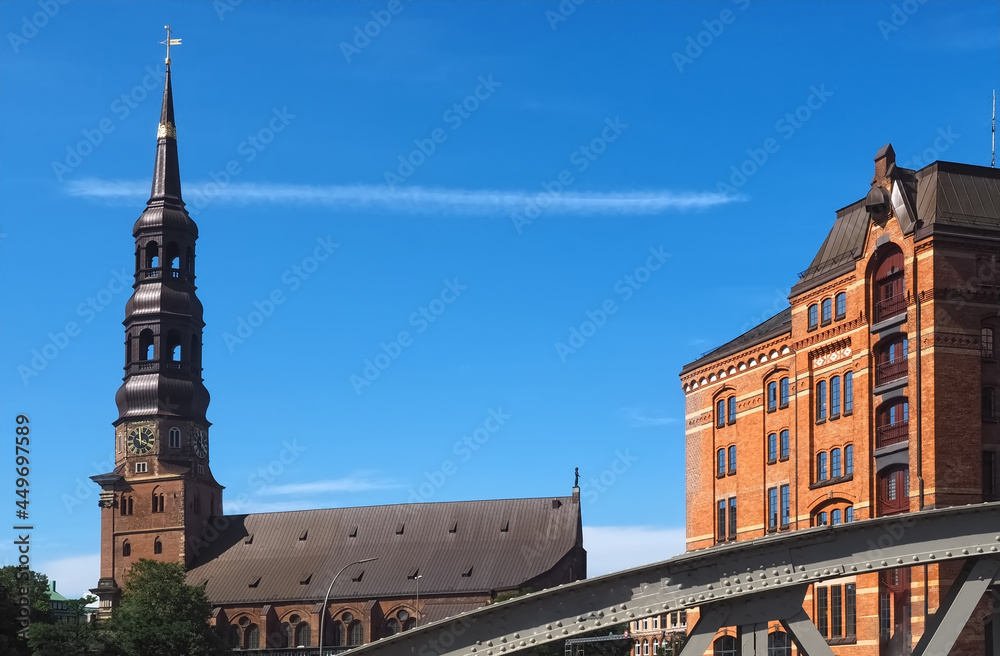 Obraz premium St. Katharinen church in Hamburg Speicherstadt in Germany