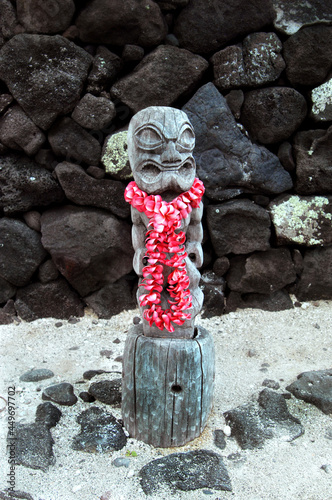 Ancient tiki at Puuhonua o Honaunau photo
