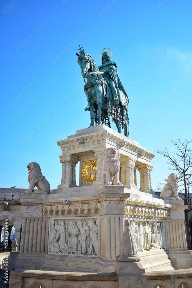 Statue of St Stephen represents the first king of Hungary seated on a destrier, wearing the Hungarian crown and the coronation mantle.