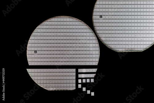 Фотография A microcircuit of a powerful Darlington transistor on a cut scribed semiconductor silicon multilayer wafer