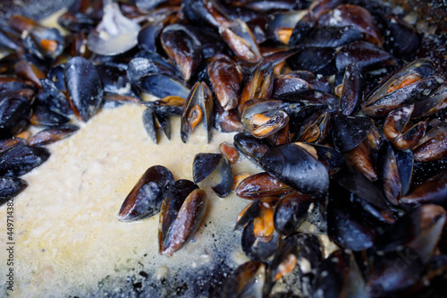 Fototapeta Naklejka Na Ścianę i Meble -  mussels are cooked on the street