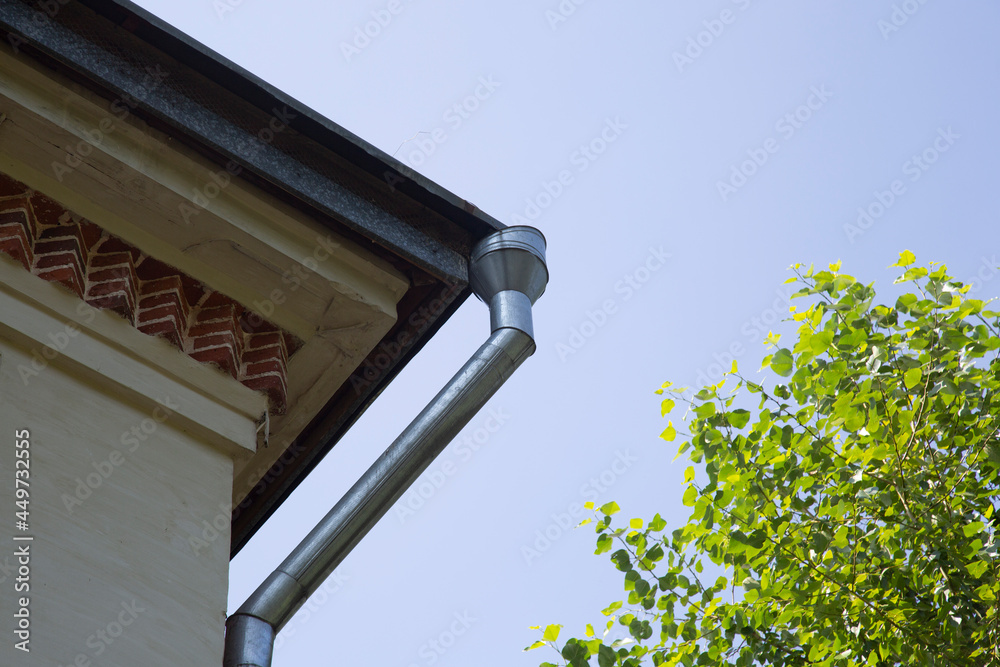Drainage from the roof.Installation of drains for houses. Drainage from the roof.Installation of drains for houses.