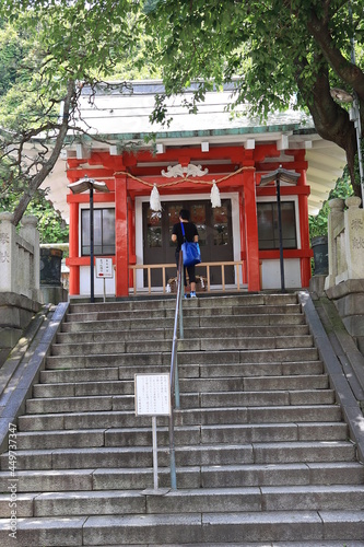 神社へ昇る階段