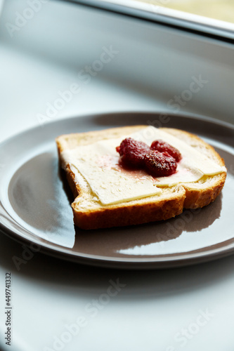 Wallpaper Mural slice of cake Torontodigital.ca