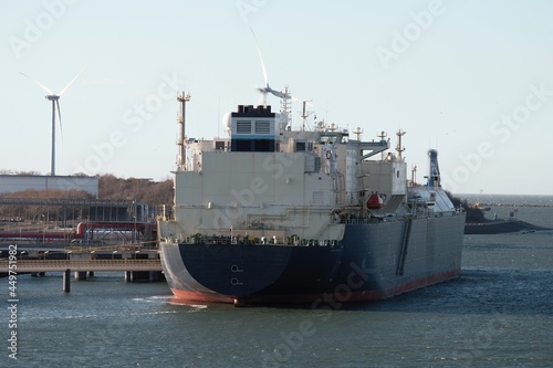 LNG tanker in the port of Rotterdam © I am from Mykolayiv