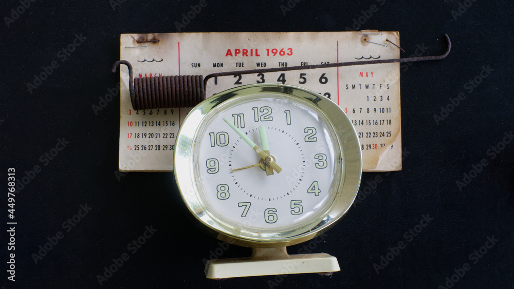 Naklejka premium Alarm Clock, Spring, and a Old Calendar