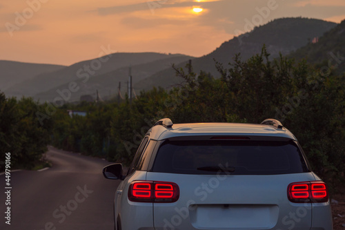 Fototapeta Naklejka Na Ścianę i Meble -  Evening sunset and cars
