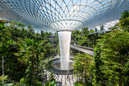 Canvas Print Singapore Changi airport waterfall attraction
