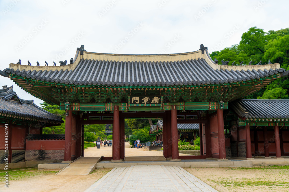 韓国のソウルの観光名所を旅行している風景 A scene from a trip to a tourist attraction in Seoul, South Korea. 韓国のソウルの観光名所を旅行している風景 A scene from a trip to a tourist attraction in Seoul, South Korea.
