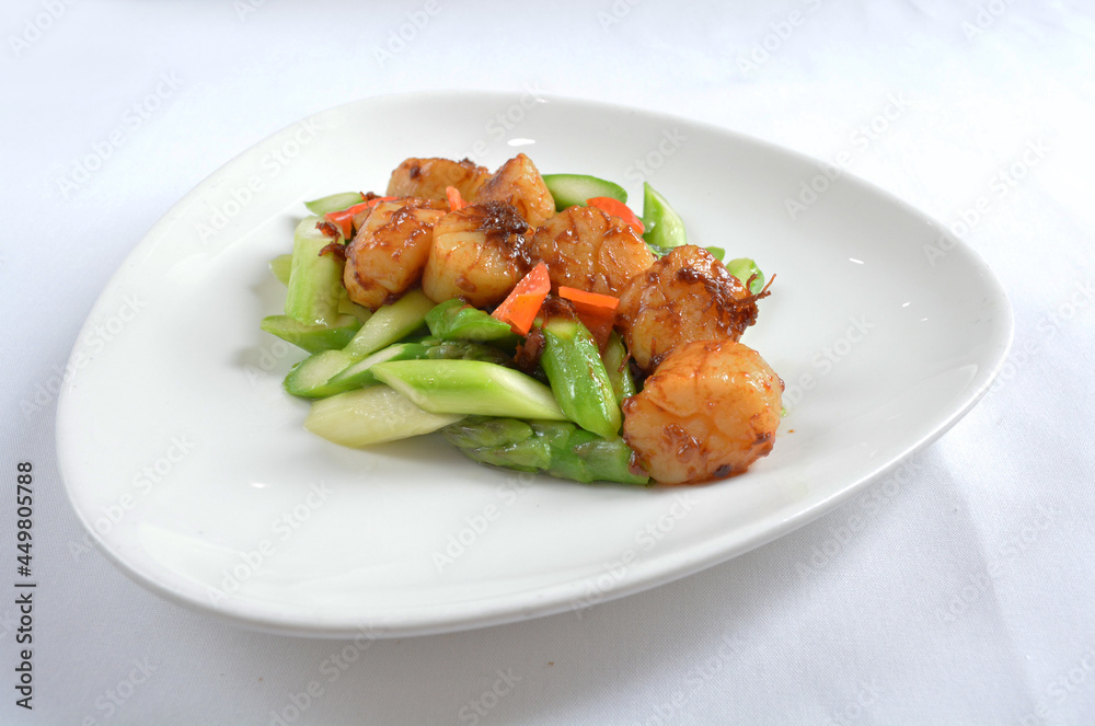 stir fried scallop with vegetables in spicy samba xo chilli sauce seafood in white background asian halal menu stir fried scallop with vegetables in spicy samba xo chilli sauce seafood in white background asian halal menu