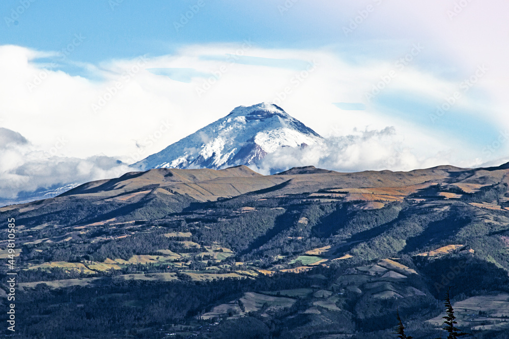 Cotopaxi volcano (5.985 m), Quito