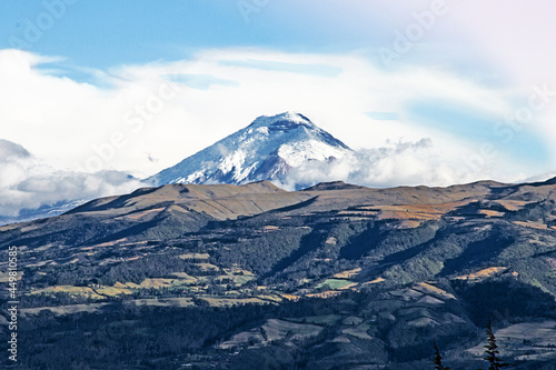Cotopaxi volcano  5.985 m   Quito